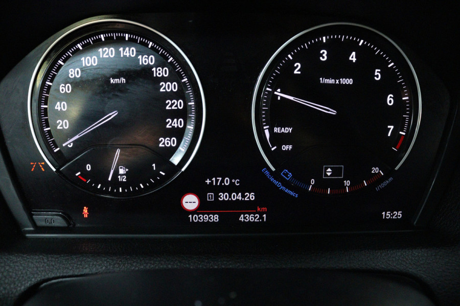 BMW 1-serie 118i Executive (STOELVERWARMING, CAMERA, NAVIGATIE, CRUISE CONTROL, PARKEERSENSOREN, DEALER ONDERHOUDEN)