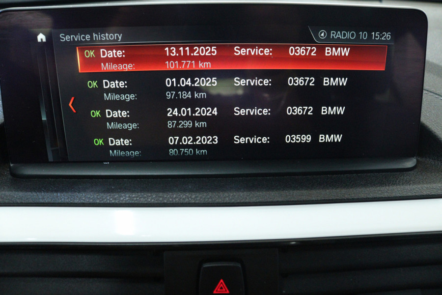 BMW 1-serie 118i Executive (STOELVERWARMING, CAMERA, NAVIGATIE, CRUISE CONTROL, PARKEERSENSOREN, DEALER ONDERHOUDEN)