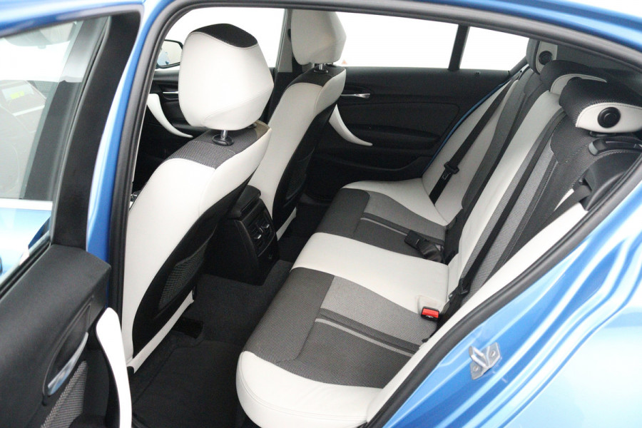 BMW 1-serie 118i Executive (STOELVERWARMING, CAMERA, NAVIGATIE, CRUISE CONTROL, PARKEERSENSOREN, DEALER ONDERHOUDEN)