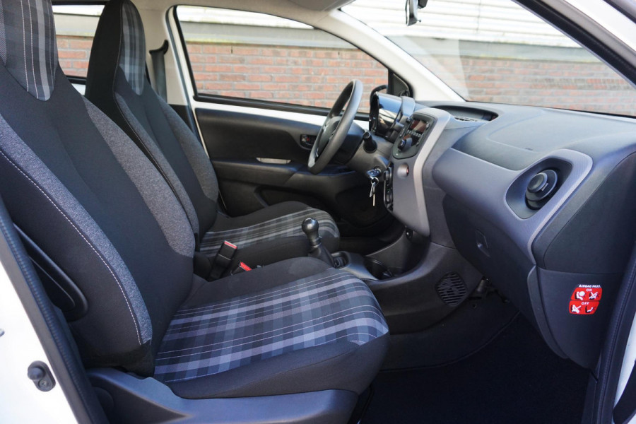 Peugeot 108 1.0 e-VTi Premium/Dealeronderhouden/1e Eigenaar/ All-Season banden.