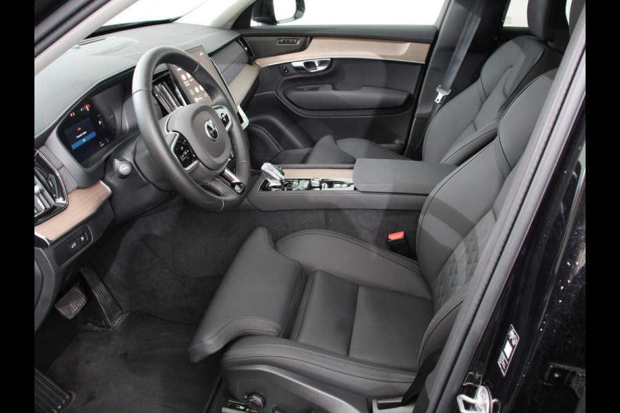 Volvo XC90 2.0 T8 Plug-in hybrid AWD Plus Dark 7 persoons DEMO Navigatie Apple Carplay/Android Auto 360 Camera Parkeersensoren Adaptive Cruise Control Full LED Stoel- en stuurverwarming Memory stoelen Climate Control Lichtmetalen velgen