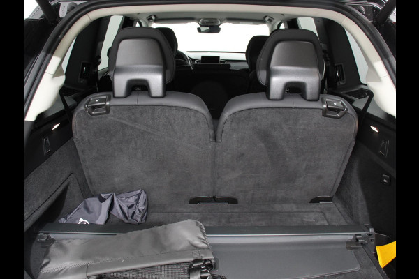 Volvo XC90 2.0 T8 Plug-in hybrid AWD Plus Dark 7 persoons DEMO Navigatie Apple Carplay/Android Auto 360 Camera Parkeersensoren Adaptive Cruise Control Full LED Stoel- en stuurverwarming Memory stoelen Climate Control Lichtmetalen velgen