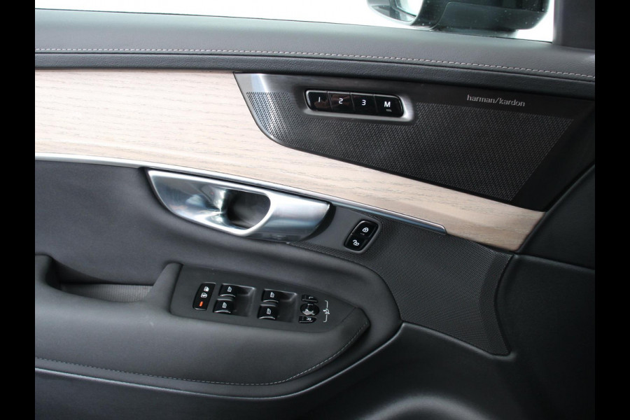 Volvo XC90 2.0 T8 Plug-in hybrid AWD Plus Dark 7 persoons DEMO Navigatie Apple Carplay/Android Auto 360 Camera Parkeersensoren Adaptive Cruise Control Full LED Stoel- en stuurverwarming Memory stoelen Climate Control Lichtmetalen velgen