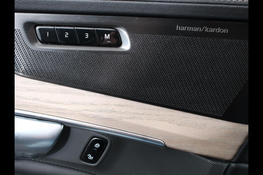 Volvo XC90 2.0 T8 Plug-in hybrid AWD Plus Dark 7 persoons DEMO Navigatie Apple Carplay/Android Auto 360 Camera Parkeersensoren Adaptive Cruise Control Full LED Stoel- en stuurverwarming Memory stoelen Climate Control Lichtmetalen velgen