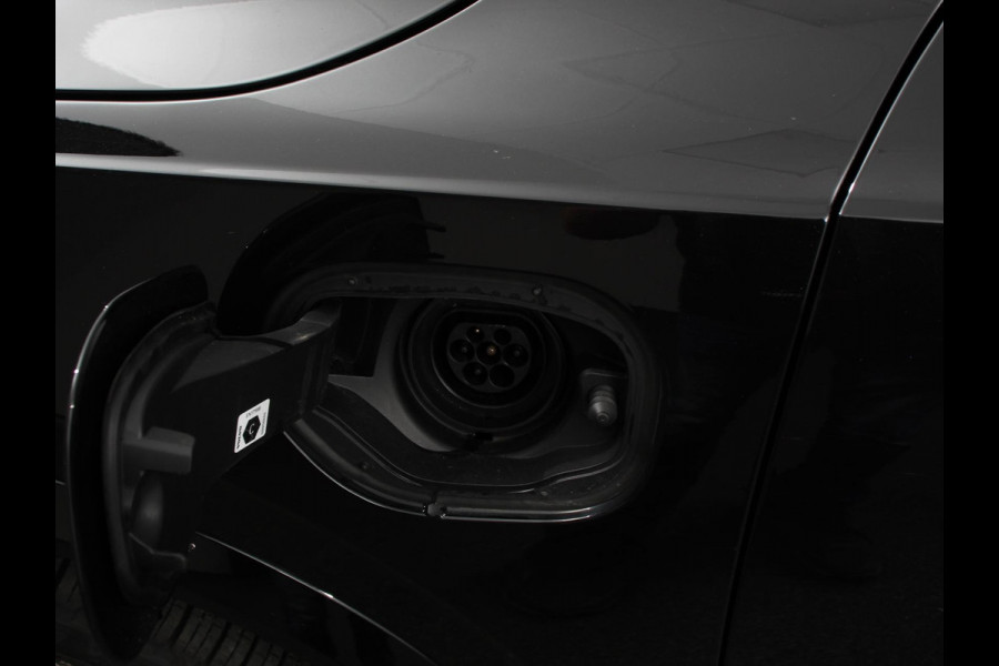 Volvo XC90 2.0 T8 Plug-in hybrid AWD Plus Dark 7 persoons DEMO Navigatie Apple Carplay/Android Auto 360 Camera Parkeersensoren Adaptive Cruise Control Full LED Stoel- en stuurverwarming Memory stoelen Climate Control Lichtmetalen velgen