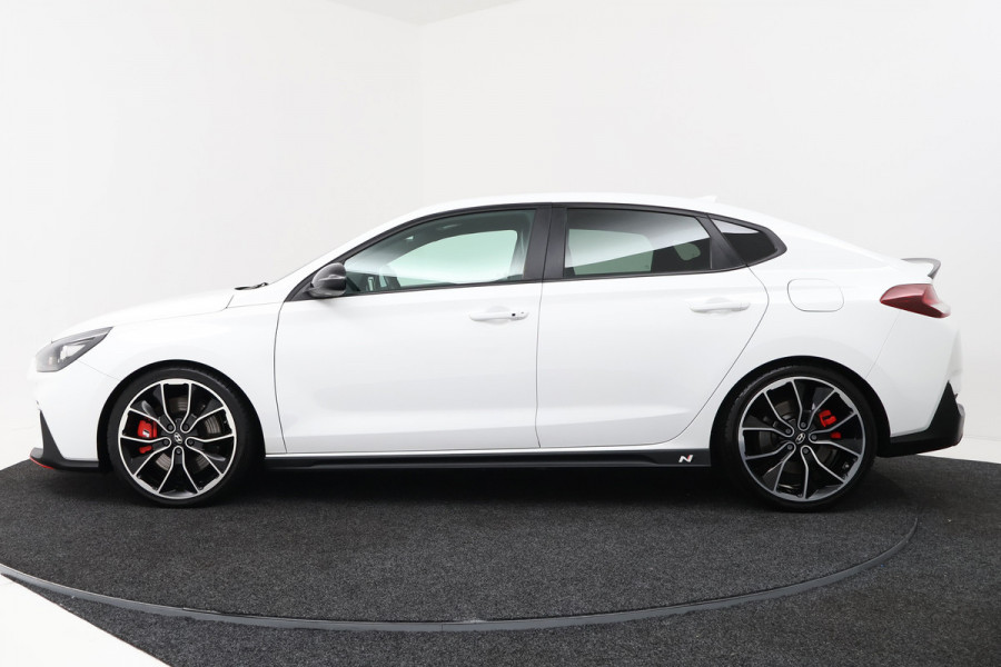 Hyundai i30 Fastback 2.0 T-GDI N2 (STOEL/STUUR VERWARMING, CAMERA, CRUISE CONTROL, ELEKTR STOELEN, PARKEERSENSOREN)
