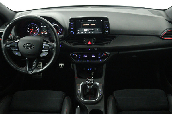 Hyundai i30 Fastback 2.0 T-GDI N2 (STOEL/STUUR VERWARMING, CAMERA, CRUISE CONTROL, ELEKTR STOELEN, PARKEERSENSOREN)