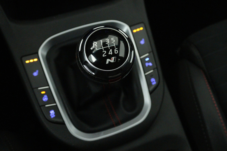 Hyundai i30 Fastback 2.0 T-GDI N2 (STOEL/STUUR VERWARMING, CAMERA, CRUISE CONTROL, ELEKTR STOELEN, PARKEERSENSOREN)
