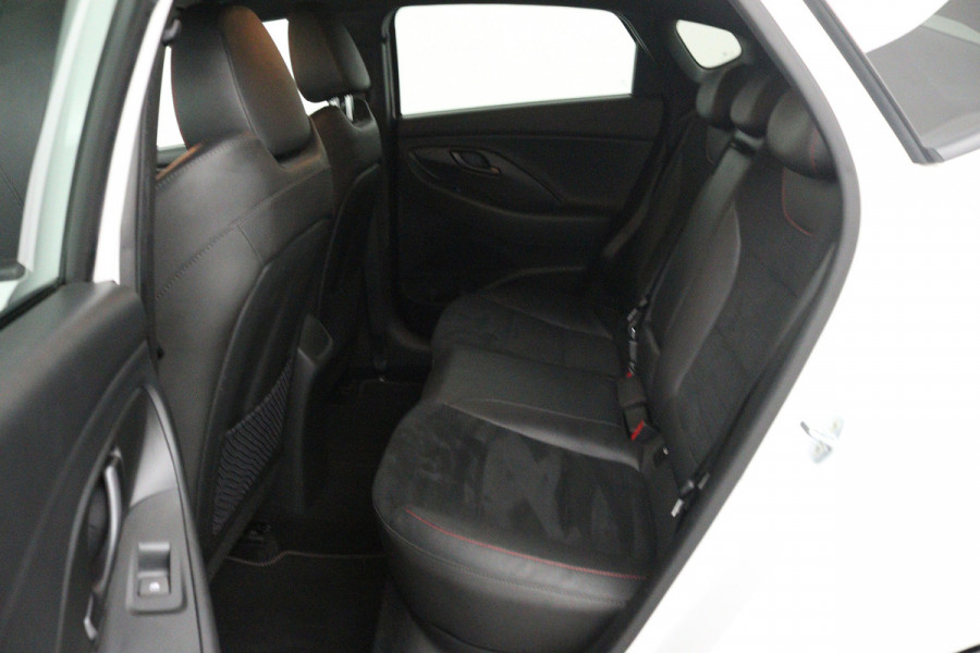 Hyundai i30 Fastback 2.0 T-GDI N2 (STOEL/STUUR VERWARMING, CAMERA, CRUISE CONTROL, ELEKTR STOELEN, PARKEERSENSOREN)