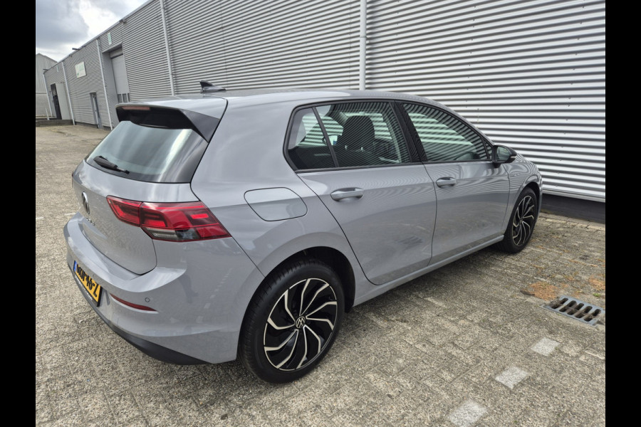 Volkswagen Golf 1.5 TSI Life,Navigatie,Android/Carplay,Lm 18 Inch,Parksensoren,stoelverwarming