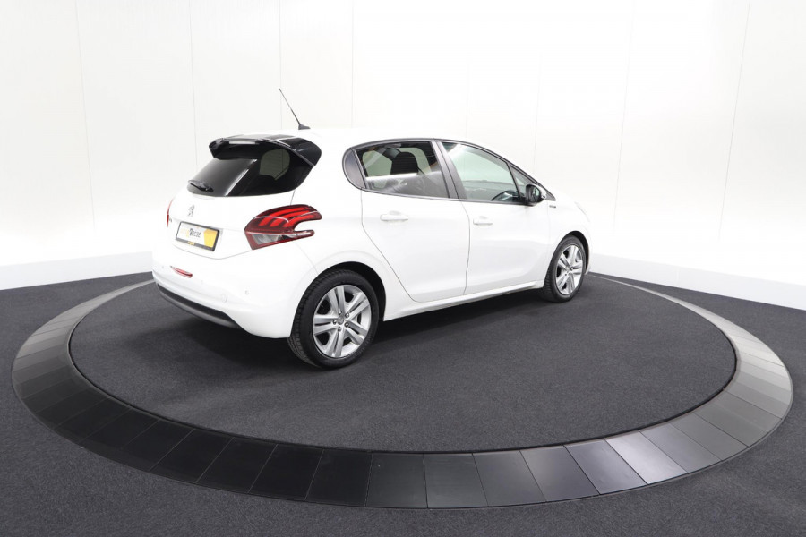 Peugeot 208 PureTech 82 Signature | Parkeersensoren | Apple Carplay | Navigatie