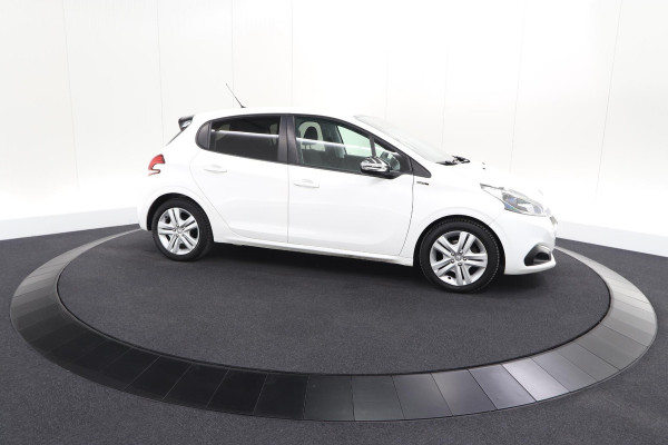 Peugeot 208 PureTech 82 Signature | Parkeersensoren | Apple Carplay | Navigatie