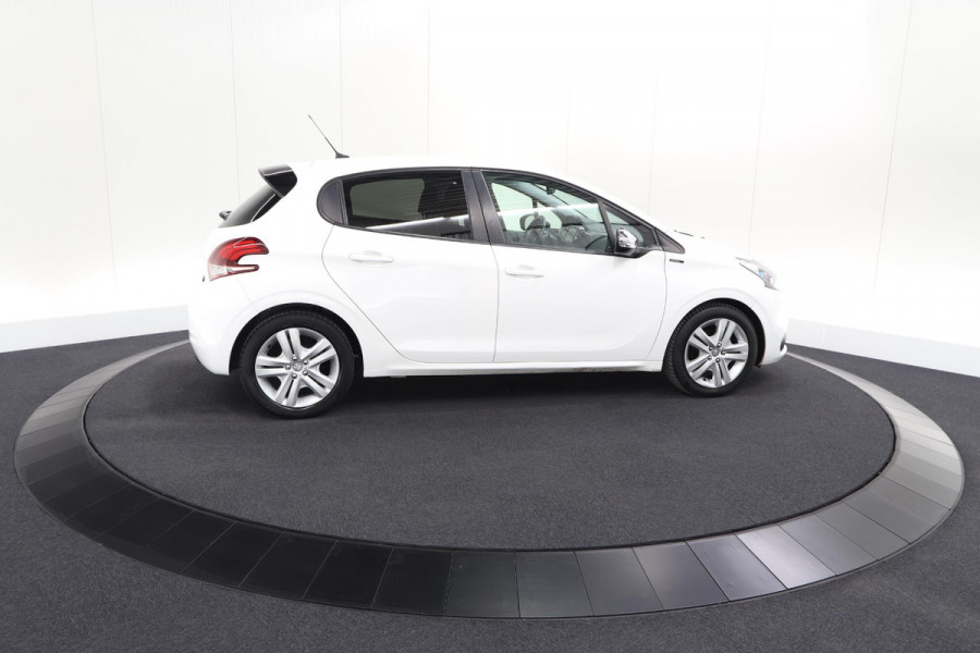 Peugeot 208 PureTech 82 Signature | Parkeersensoren | Apple Carplay | Navigatie