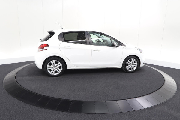 Peugeot 208 PureTech 82 Signature | Parkeersensoren | Apple Carplay | Navigatie