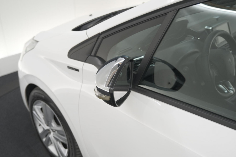 Peugeot 208 PureTech 82 Signature | Parkeersensoren | Apple Carplay | Navigatie