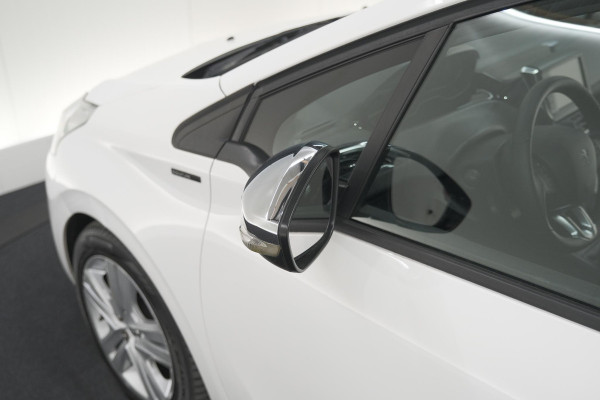 Peugeot 208 PureTech 82 Signature | Parkeersensoren | Apple Carplay | Navigatie