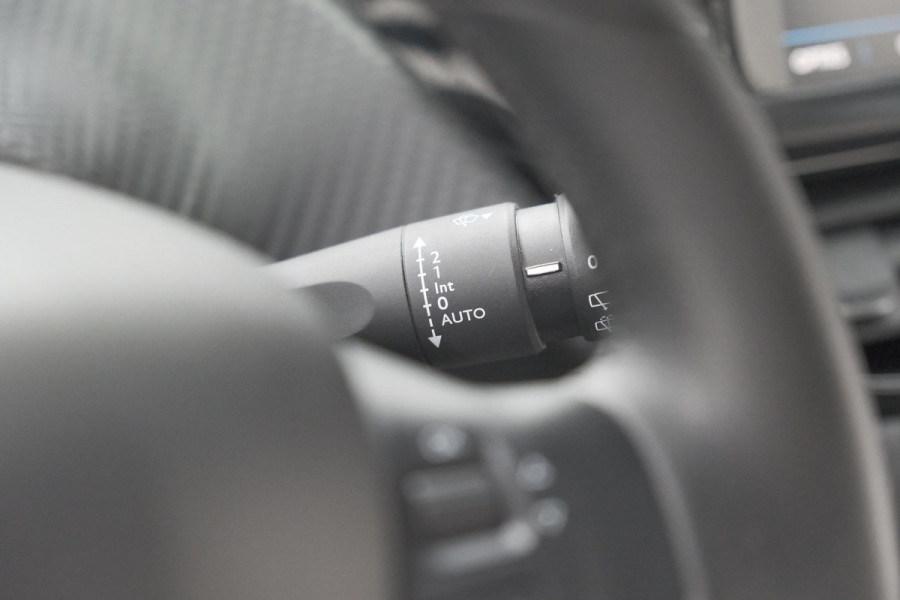Peugeot 208 PureTech 82 Signature | Parkeersensoren | Apple Carplay | Navigatie