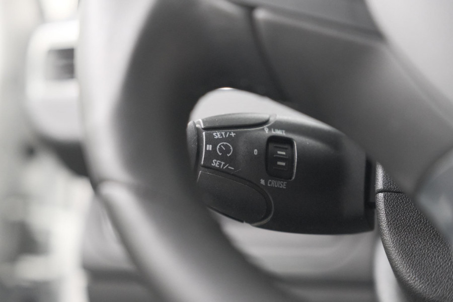 Peugeot 208 PureTech 82 Signature | Parkeersensoren | Apple Carplay | Navigatie