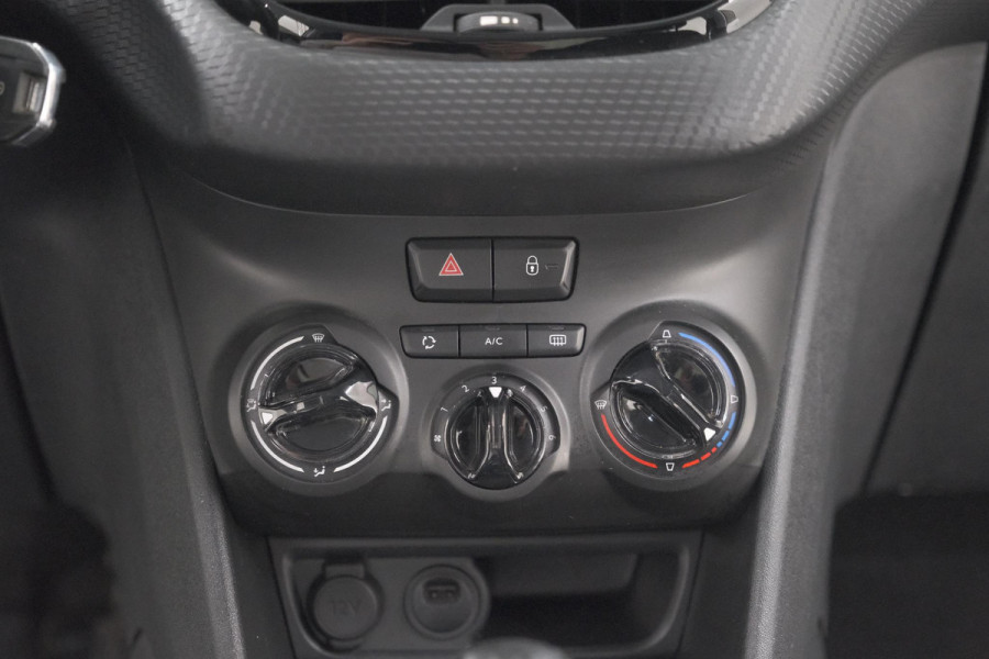Peugeot 208 PureTech 82 Signature | Parkeersensoren | Apple Carplay | Navigatie