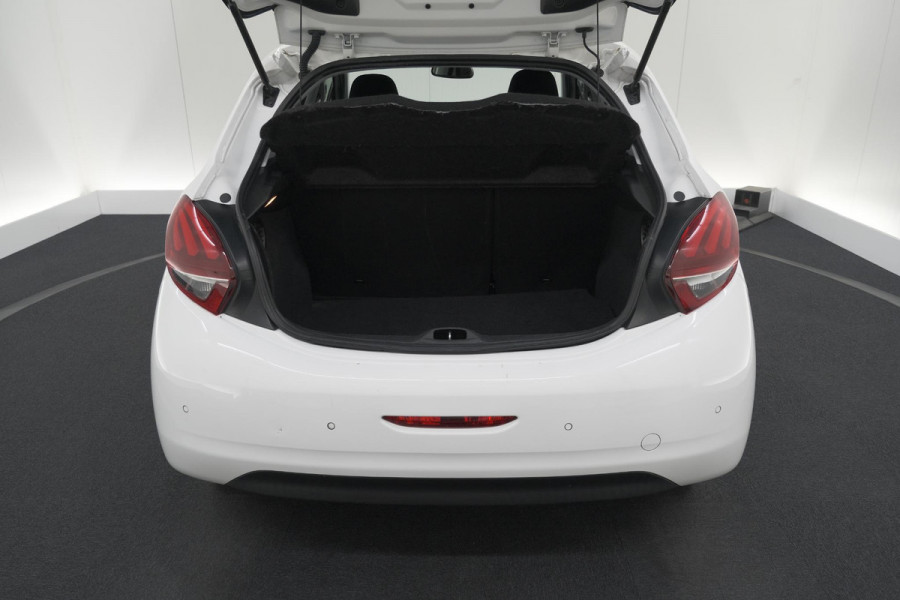 Peugeot 208 PureTech 82 Signature | Parkeersensoren | Apple Carplay | Navigatie