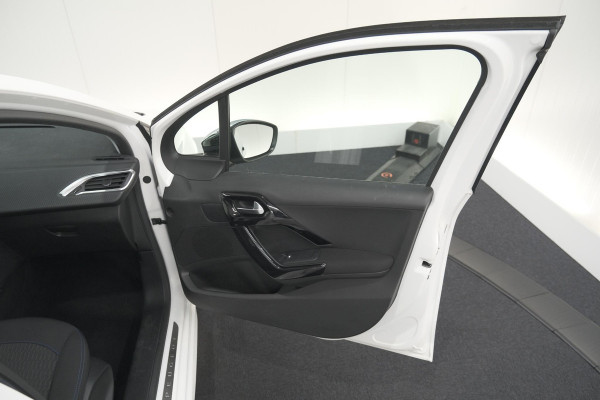 Peugeot 208 PureTech 82 Signature | Parkeersensoren | Apple Carplay | Navigatie