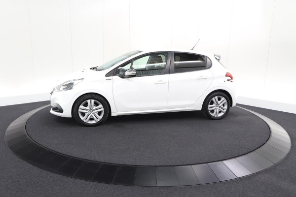 Peugeot 208 PureTech 82 Signature | Parkeersensoren | Apple Carplay | Navigatie