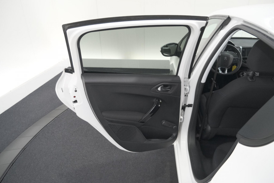 Peugeot 208 PureTech 82 Signature | Parkeersensoren | Apple Carplay | Navigatie