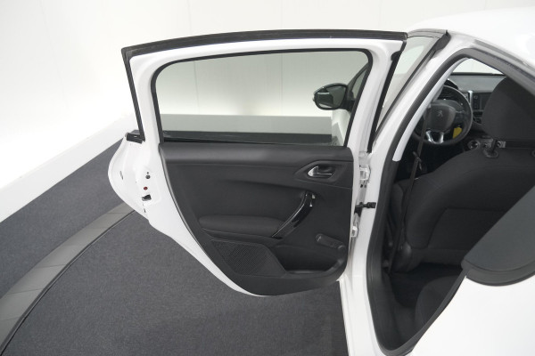 Peugeot 208 PureTech 82 Signature | Parkeersensoren | Apple Carplay | Navigatie