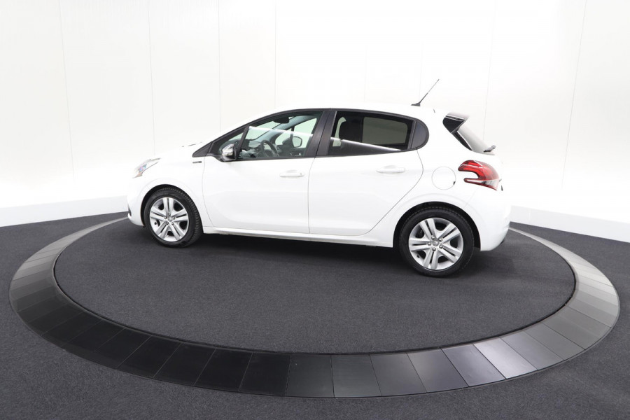 Peugeot 208 PureTech 82 Signature | Parkeersensoren | Apple Carplay | Navigatie