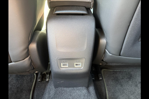 Peugeot e-2008 GT WARMTEPOMP| SOH 96% | ACHTERUITRIJCAMERA| RIJSTROOK-ASSISTENT| APPLE CARPLAY/ ANDROID AUTO| FABRIEKSGARANTIE PEUGEOT TOT 01-2027| 19.440KM!|