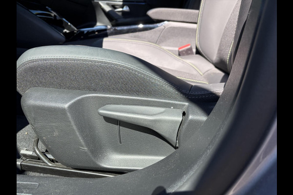 Peugeot e-2008 GT WARMTEPOMP| SOH 96% | ACHTERUITRIJCAMERA| RIJSTROOK-ASSISTENT| APPLE CARPLAY/ ANDROID AUTO| FABRIEKSGARANTIE PEUGEOT TOT 01-2027| 19.440KM!|