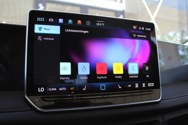Volkswagen Tiguan 1.5 eHybrid Life | Achteruitrijcamera | Adaptive cruise | Nieuw
