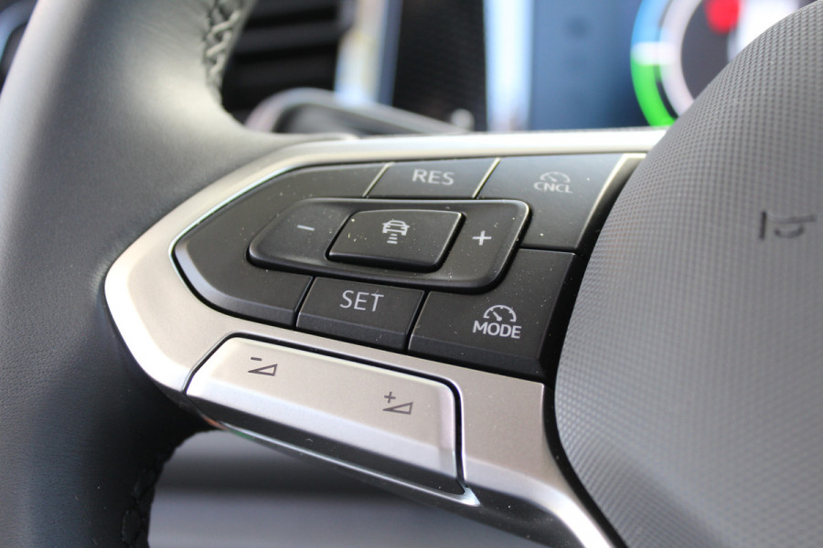 Volkswagen Tiguan 1.5 eHybrid Life | Achteruitrijcamera | Adaptive cruise | Nieuw