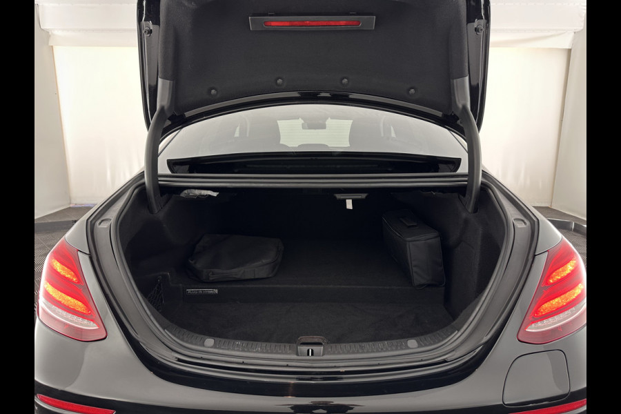 Mercedes-Benz E-Klasse 350 e AMG-Pack Business Solution (Plug-In) Aut. *LEATHER-FABRIC | FULL-LED | AMBIENTLIGHT | CAMERA | NAVI-FULLMAP | HEATED-SPORTSEATS | PRIVACY-GLASS | SHIFTPADDLES | ECC | PDC | CRUISE | 18''ALU*