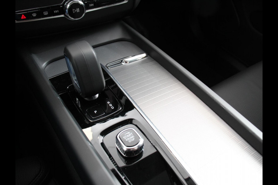 Volvo XC60 2.0 T6 Plug-in hybrid AWD Plus Bright 398pk Full LED Adaptive Cruise Control + Pilot Assist Parkeersensoren V&A+ camera Panaroma dak