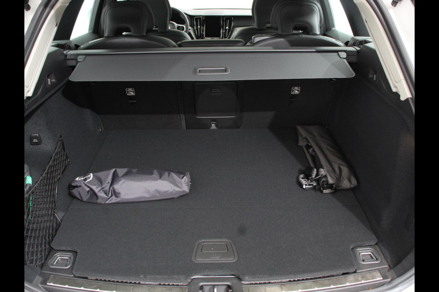 Volvo XC60 2.0 T6 Plug-in hybrid AWD Plus Bright 398pk Full LED Adaptive Cruise Control + Pilot Assist Parkeersensoren V&A+ camera Panaroma dak