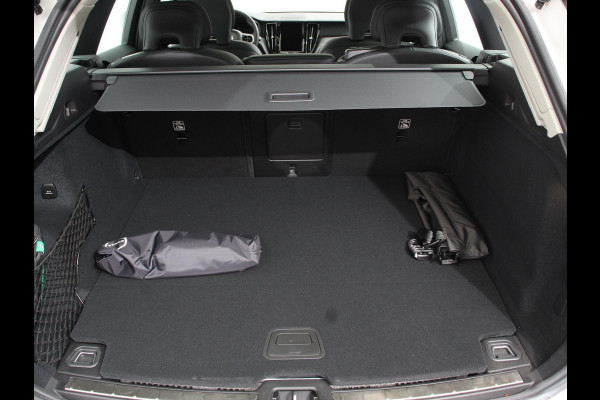 Volvo XC60 2.0 T6 Plug-in hybrid AWD Plus Bright 398pk Full LED Adaptive Cruise Control + Pilot Assist Parkeersensoren V&A+ camera Panaroma dak