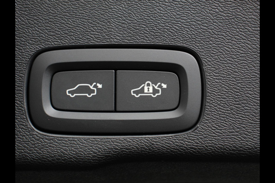 Volvo XC60 2.0 T6 Plug-in hybrid AWD Plus Bright 398pk Full LED Adaptive Cruise Control + Pilot Assist Parkeersensoren V&A+ camera Panaroma dak