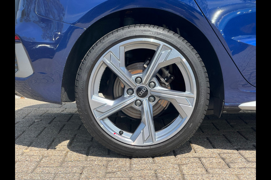 Audi A3 Sportback 30 TFSI S-line edition * Navigatie * Parkeersensoren * Audi Sound *