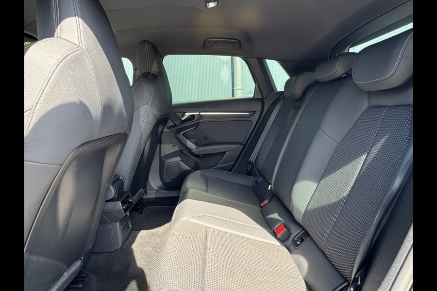 Audi A3 Sportback 30 TFSI S-line edition * Navigatie * Parkeersensoren * Audi Sound *