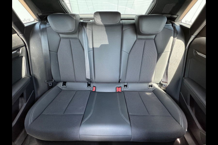 Audi A3 Sportback 30 TFSI S-line edition * Navigatie * Parkeersensoren * Audi Sound *