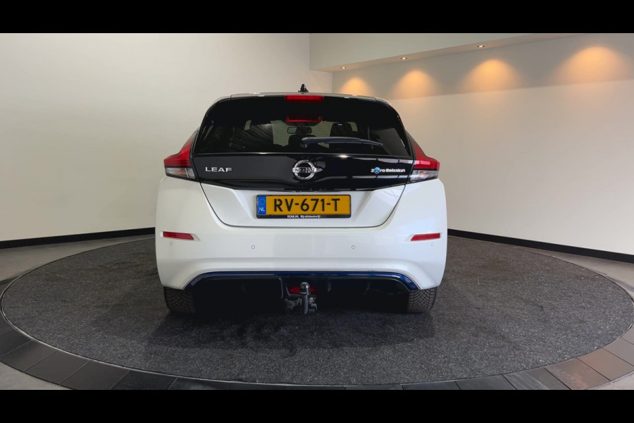 Nissan Leaf Tekna 40 kWh Leer | Navigatie | LED | Trekhaak | SOH 86,1% dak zwart