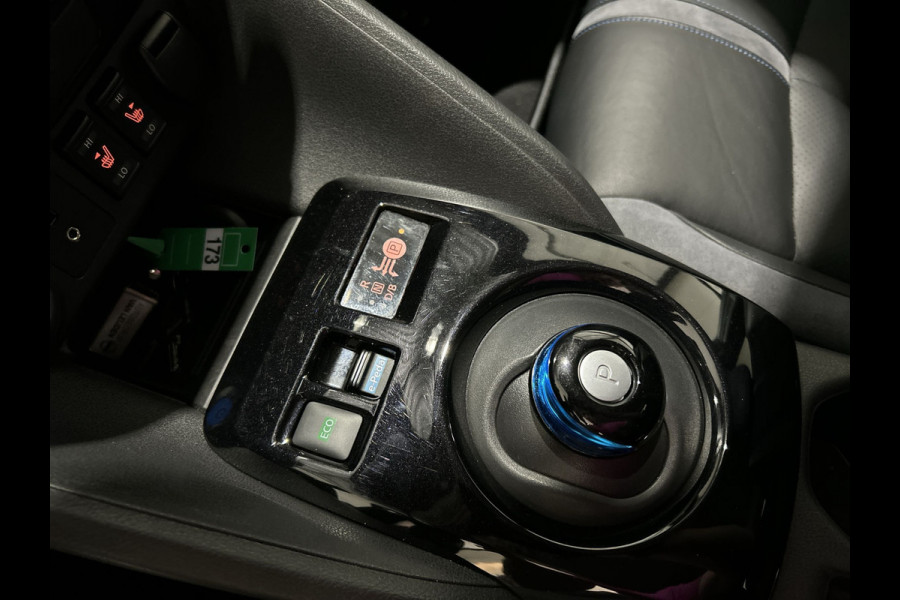Nissan Leaf Tekna 40 kWh Leer | Navigatie | LED | Trekhaak | SOH 86,1% dak zwart