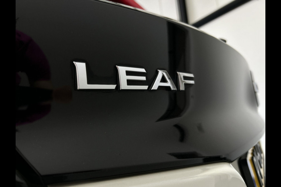Nissan Leaf Tekna 40 kWh Leer | Navigatie | LED | Trekhaak | SOH 86,1% dak zwart