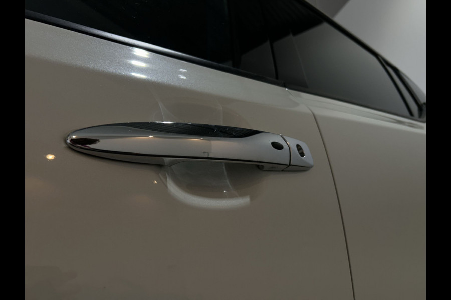 Nissan Leaf Tekna 40 kWh Leer | Navigatie | LED | Trekhaak | SOH 86,1% dak zwart