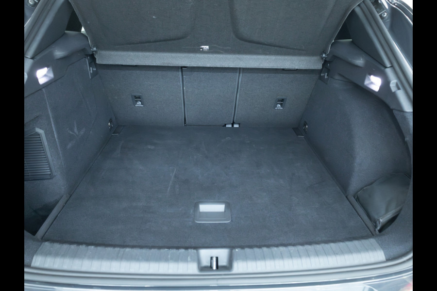 CUPRA Terramar 1.5 TSI e-Hybrid Business | Elec. stoel(en) met geheugen | Stoel- & Stuurverw. | Elec. achterklep | 360 Camera | Travel assist, Sfeerverlichting, Navigatie, App. connect, All season banden, Adap. Cruise