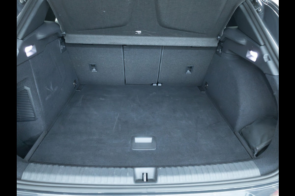 CUPRA Terramar 1.5 TSI e-Hybrid Business | Elec. stoel(en) met geheugen | Stoel- & Stuurverw. | Elec. achterklep | 360 Camera | Travel assist, Sfeerverlichting, Navigatie, App. connect, All season banden, Adap. Cruise