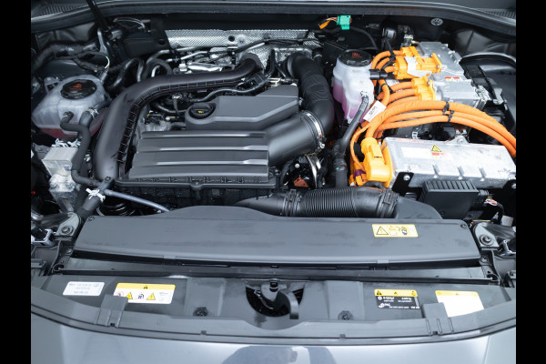 CUPRA Terramar 1.5 TSI e-Hybrid Business | Elec. stoel(en) met geheugen | Stoel- & Stuurverw. | Elec. achterklep | 360 Camera | Travel assist, Sfeerverlichting, Navigatie, App. connect, All season banden, Adap. Cruise