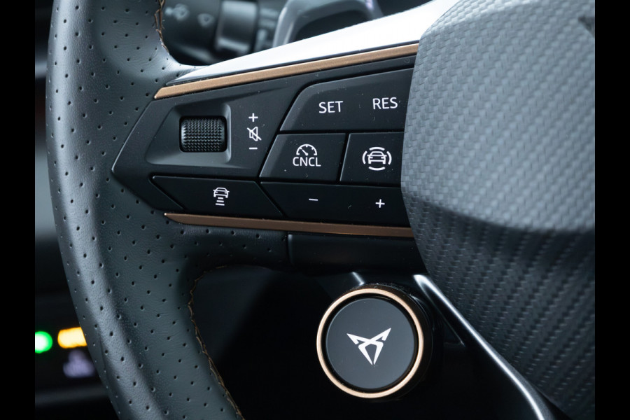 CUPRA Terramar 1.5 TSI e-Hybrid Business | Elec. stoel(en) met geheugen | Stoel- & Stuurverw. | Elec. achterklep | 360 Camera | Travel assist, Sfeerverlichting, Navigatie, App. connect, All season banden, Adap. Cruise
