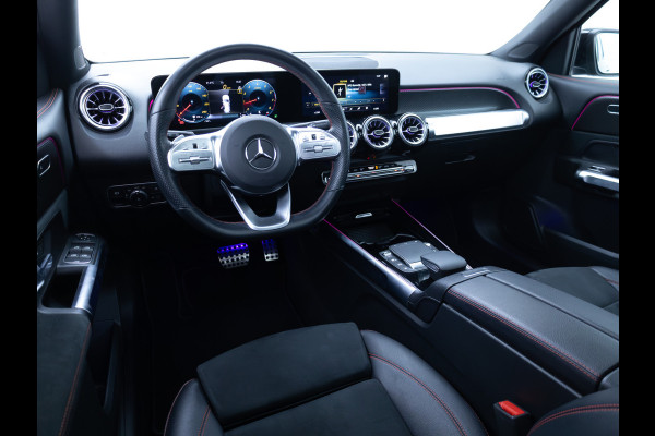 Mercedes-Benz Glb 200 AMG Line Night Pakket Panoramadak | Elec. trekhaak | Matrix Led | Elec. achterklep | Stoelverwarming | Camera | Navigatie, Cruise, Apple Carplay/app. connect